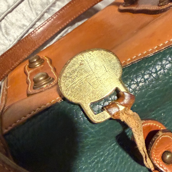 Classic Dooney & Bourke Green and Tan Shoulder Hand Bag - Picture 8 of 10